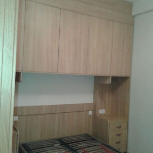 DORMITORIO CON PUENTE A MEDIDA Y PERCHAS ABATIBLES