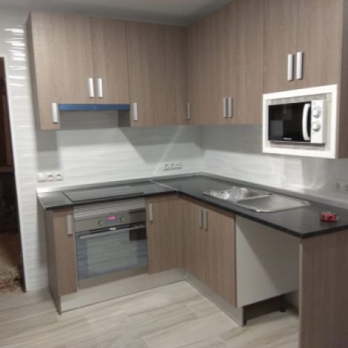 COCINA CON FRENTES EN MELAMINA
